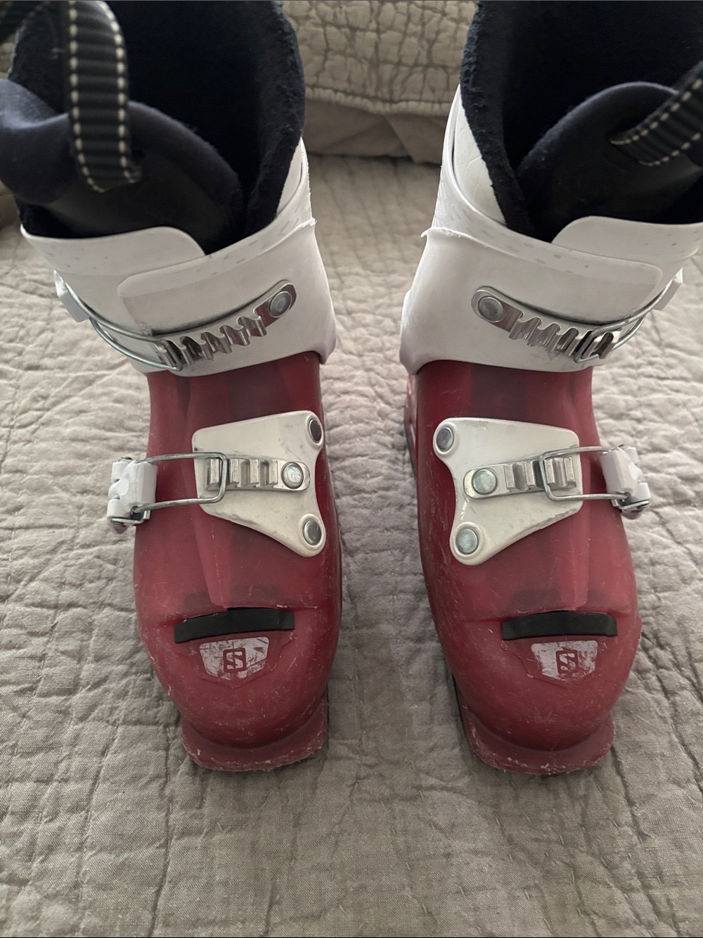 Kids ski boots